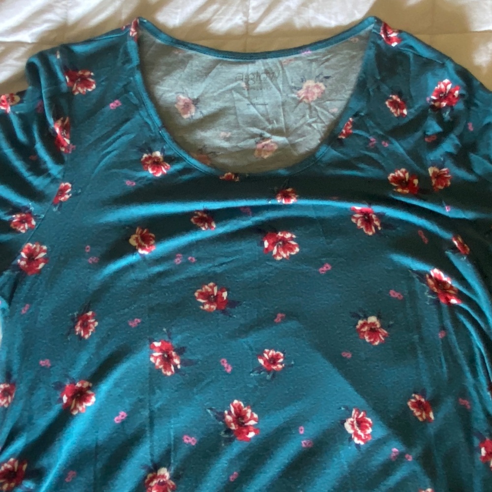 Floral Aglow large maternity half sleeve, side touched top tee